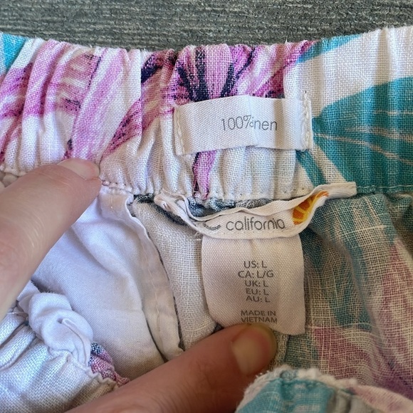 C&C California Bohp Tropical Print Drawstring Linen Shorts - Picture 6 of 7